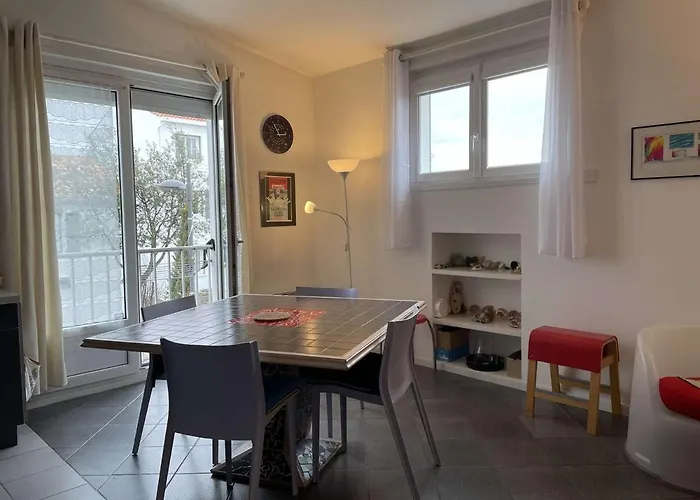 Bel 3 Pièces Proche Des Dames à - Fr-1-224b-179 *